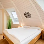 Ferienhaus Kugelhaus Nordlichter - Skandinavischer Rückzugsort In Runder Form Am Tollensesee Penzlin